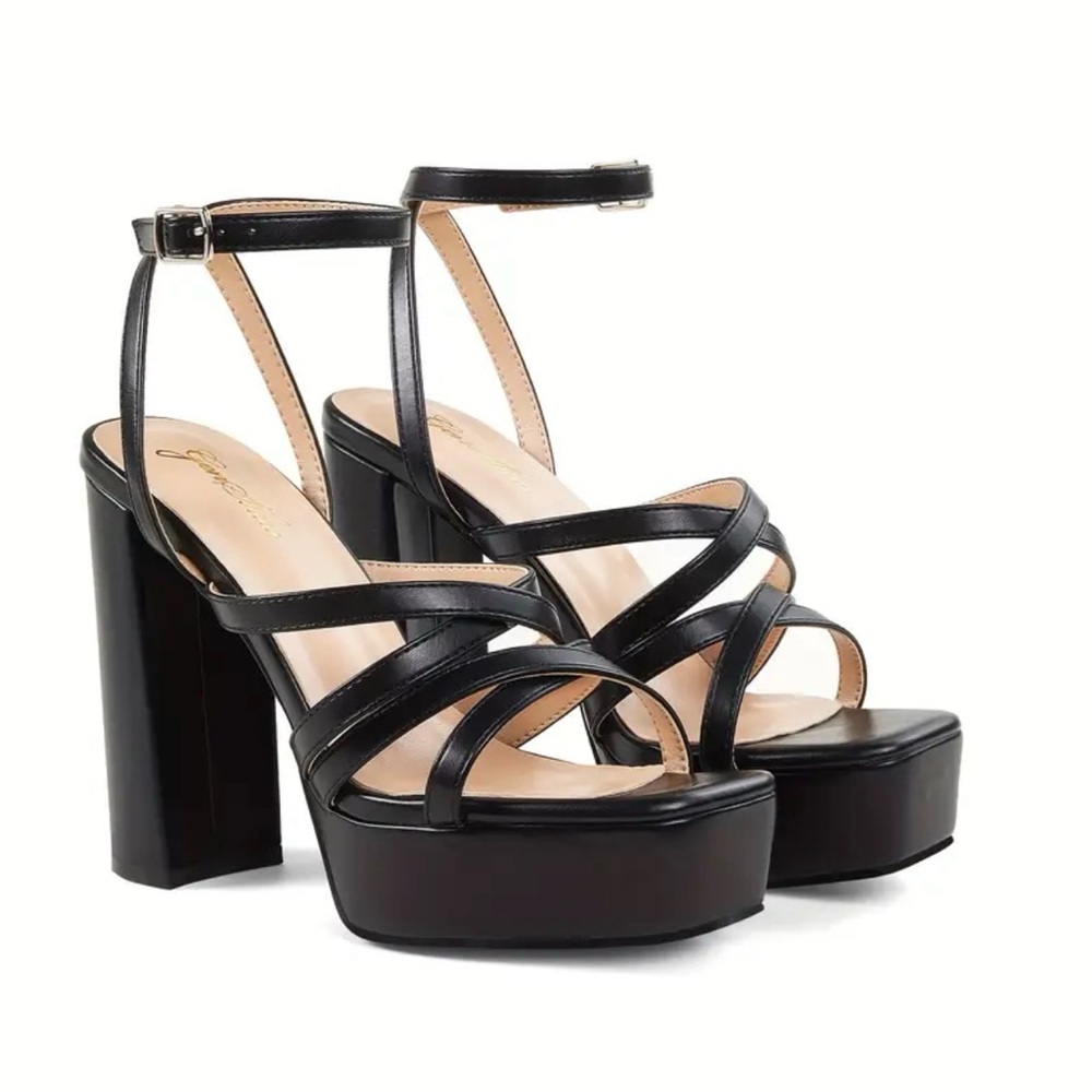 Comfortable Elegant Black Platform Heels Size 8.5 NEW (only tried on)